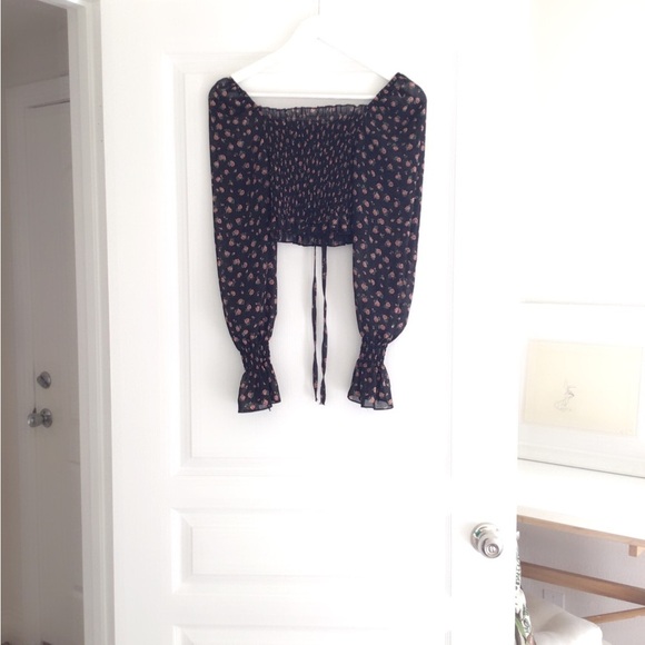 Black puff sleeve blouse flowers size small draw string - Picture 5 of 8